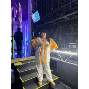Lee Gook-ju Instagram - 시상식 숙제 하나 끝🤗
작년 말부터 준비하고 연습한 무대도 하고!!! #왜불러
전설의 선배님들도 만나뵙고 #허리케인블루 
드레스랑 축하무대 의상까지 다 완뱍 하고👍🏻 
수고했다 짝짝짝 ....근뎅  내일 SBS 하나 더 남았다 😭