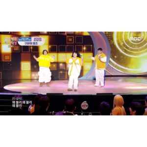 Lee Gook-ju Instagram - 시상식 숙제 하나 끝🤗
작년 말부터 준비하고 연습한 무대도 하고!!! #왜불러
전설의 선배님들도 만나뵙고 #허리케인블루 
드레스랑 축하무대 의상까지 다 완뱍 하고👍🏻 
수고했다 짝짝짝 ....근뎅  내일 SBS 하나 더 남았다 😭