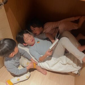 Lee Mi-do Instagram - 설 명절을 시작으로 
두 번의 칠순 
감자의 유치원 졸업
중간중간 촬영
초등 입학준비
이사 준비 
2월이 끝나간다.. 

#붙드러매정신!!