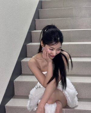 Lee Sae-rom Instagram - 💐💓🫂