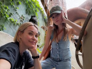 Leslie Bibb Instagram - club 🪷...
episode three, week three #bts
@thewhitelotus @streamonmax @hbo 
enjoy bbs 
🤍