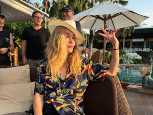 Leslie Bibb Instagram - club 🪷...
episode three, week three #bts
@thewhitelotus @streamonmax @hbo 
enjoy bbs 
🤍
