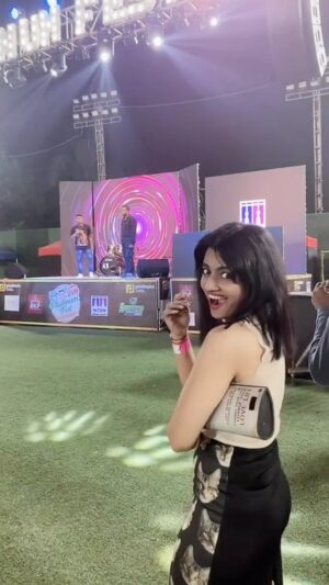 Leslie Tripathy Instagram - #leslietripathy #BollywoodActress #IndianAnchor #GlamourQueen #globalsuperstar #redcarpethost #bollywooddreams #hollywooddreams #iplhost #crickethost #cricketanchor #bestindiananchor #bestindianactress