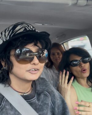 Leslie Tripathy Instagram - A day in my life 🕉️👸🏻🤩💖🎉🦋

Have you tried Mumbai’s Vada pav🥰

Om gam ganapataye namah

#leslietripathy #vadapavlovers #vadapav #mumbai #adayinmylife #sachintendulkar #billgates