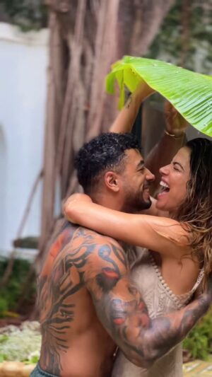 Lidia Santos Instagram - En un mar de gente, mis ojos siempre te buscarán ✨♥️
Feliz aniversario amor de mi vida.
.
.
.
#love #lovestory #goodvibes #goodtimes #aniversary #valentinsday #aroundtheworld #loveyou #tothemoonandback #thesecret #together #couplegoals