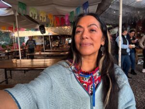 Lila Downs Instagram - Aquí gozando en la #cosecha  mercado de productos orgánicos locales en Alcalá #806 en Oaxaca de Juárez