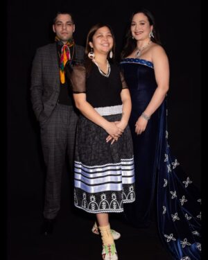 Lily Gladstone Instagram - Lily Gladstone’s Oscar gowns are heading to the Smithsonian! ✨

The Smithsonian’s National Museum of the American Indian in Washington D.C. will display two gowns worn by @LilyGladstone (Siksikaitsitapi/Nimiipuu) at the 2024 Oscars in a special exhibition, Making a Statement, opening tomorrow (Feb. 28) through March 2026.

Designed by @Gucci in collaboration with Mohawk, Cree, and Comanche artist Joe Big Mountain (@joe.bigmtn) of Ironhorse Quillwork, these gowns mark the first-ever Oscars collaboration between an Indigenous artist and a luxury fashion house.

“One gown, worn by Gladstone to the Oscars ceremony, is midnight-blue velvet with a porcupine-quill neckline and a matching cape featuring 216 hand-quilled and beaded petals. The second, worn to the @VanityFair Oscars party, is a black corseted dress with chevron-patterned beaded fringe and a porcupine-quill neckline, intricately designed with 24k gold-plated beads, glass beads, and brass sequins.” (@smithsoniannmai)

Plan your visit and learn more about the exhibition at @smithsoniannmai. 🔗

(via @smithsoniannmai)

#LilyGladstone
#Smithsonian