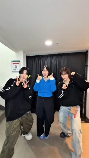 Lim La-la Instagram - 넥스지고 일일 담임 선생님 #임라라 님과 𝙉𝘼𝙇𝙇𝙄𝙉𝘼 🏫

#NALLINA_Challenge with #limlala
@limlalaland 

#NEXZ #YU #SOGEON
#NEXZ_1st_FANMEETING
#NEXZ_HIGH_SCHOOL