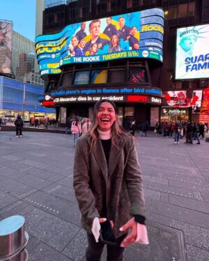 Lisseth Chavez Instagram - MOM! DAD! WE’RE IN TIME SQUARE! 🗽😱😱 @therookieabc LETS GO NYC 😭!!!!!!!