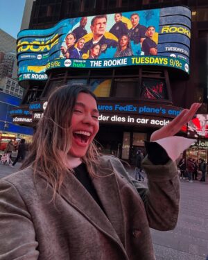 Lisseth Chavez Instagram - MOM! DAD! WE’RE IN TIME SQUARE! 🗽😱😱 @therookieabc LETS GO NYC 😭!!!!!!!