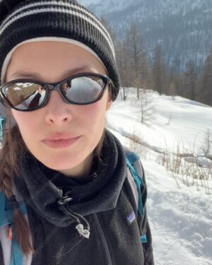 Lola Le Lann Instagram - Je viens ici depuis que je sais marcher. Loin de tout, sans eau, dans la cabane de mon grand-père à 2200m d’altitude. Loin de tout mais près de soi. 🙇🏻‍♀️🏔️