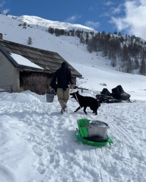 Lola Le Lann Instagram - Je viens ici depuis que je sais marcher. Loin de tout, sans eau, dans la cabane de mon grand-père à 2200m d’altitude. Loin de tout mais près de soi. 🙇🏻‍♀️🏔️