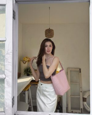 Lorena Lalina Schuett Instagram - hehe ♡⸝⸝💌⊹。

#RallyTheBagWhisperValentinesLimited
#RallyTheBagWhisper
#RallyMovement
