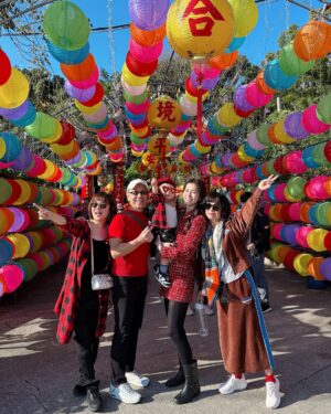 Lorene Ren Instagram - 元宵節快樂🏮

從除夕到農曆十五
珍惜著跟家人親戚朋友相聚的時刻
吃自家大廚們親手料理的美食
喝著讓人開心的飲料
玩著有趣又激烈的遊戲
趁好天氣四處走走曬太陽
真是豐富又幸福的農曆新年🧧

猜猜我今晚湯圓吃幾顆？