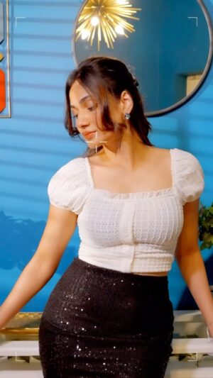Losliya Mariyanesan Instagram - Wearing my vacation mood—one emoji at a time! 😍✨

From ☀️ sunny strolls to 🌊 beach vibes and ✨ glam nights, every trip needs the perfect outfit! And with #TRENDS, dressing the vibe is effortless! 😉

Drop the emoji that matches your fave look! ⬇️

#VacationLooksFtTRENDS #StyledWithTRENDS #TrendyTravelFits #MoodInAnOutfit