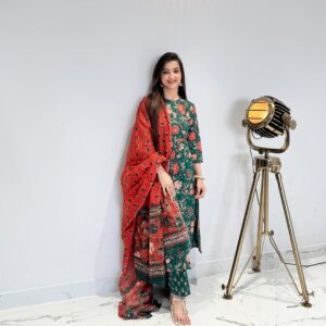 Loveleen Kaur Sasan Instagram - Fun,bright and festive✨

✨

✨

Wearing: @auranic_ 🤩
Sandals: @anse.sandals 🤩

✨

✨