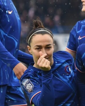 Lucy Bronze Instagram - Jan ‘25, looking after número uno 🫰🏼
