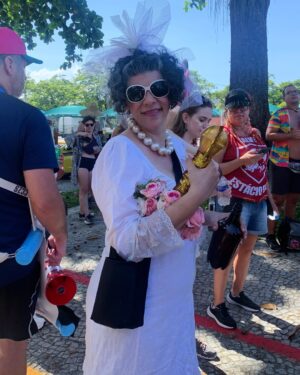 Luisa Clasen Instagram - Você viu o OSCARnaval? TOTALMENTE FERNANDA TORRES-ADO
Registrei algumas fantasias desse pré carnaval que homenageiam nossa deusa do cinema, quero ver a sua também! E domingo tem Oscar, é claro que estarei comentando lá no meu canal! Aguardo vocês pra esse momento histórico ✨✨
#oscarnaval #fernandatorres #carnaval #aindaestouaqui