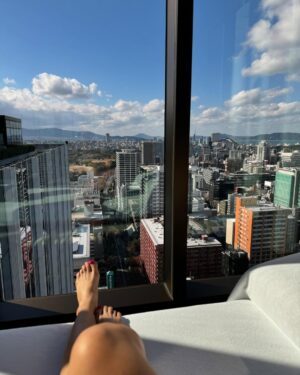 Luna Maya Instagram - Embracing the warmth of December in pure luxury at The Ritz-Carlton Fukuoka. A perfect blend of relaxation, impeccable service, and breathtaking views—winter never felt this cozy. #RitzCarltonFukuoka #LuxuryGetaway #DecemberVibes 🎄🎄