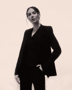 Lyndon Smith Instagram - CEO of rotting on my couch in the same hoodie for the past 48 hours ✌🏻⁣
⁣
Photo @jonnymarlow ⁣
Hair @michaelduenas ⁣
Makeup @nicolewalmsley ⁣
Styling @philippeuter