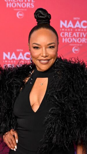 Lynn Whitfield Instagram - A LOVE LETTER TO BLACK WOMEN. 

Congrats to @mslynnwhitfield on winning Outstanding Supporting Actress In A Drama Series for @shothechi at the #NAACPImageAwards 👏🏾

 #TheChi