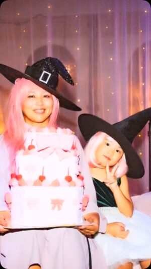 MINMI Instagram - 自作 スタバで休日動画🩷
2/15.16の2日間は
MINMIライブツアーの横浜、高崎公演に
ゲスト出演させて頂きました🥹🙏
将来はアイドルとPROの会社を作りたい
みらんにとってとてもとても忘れられない
ステージになりました🥲🩷🩷
MINMIさん、メンバーの皆様、スタッフの皆様
本当にありがとうございました🙇‍♀️✨️
皆さんとても素敵な方達ばかり🥲🩵🩵🩵
MINMIさんのファンの方達もとても暖かくて🥺❤️
みらんはこれからも頑張る‼️
またMINMIさんとライブツアー出たい‼️
と意気込んでました🤦‍♀️💕
本当にありがとうございました😍

#MINMI#ライブツアー#横浜#高崎
#自作#ブランド#pro#工作の天才
#スタバ#ダンス#ステージ#休日
#小1#kids#girl#cute
#子供のいる暮らし 
#チビみらんチャンネル