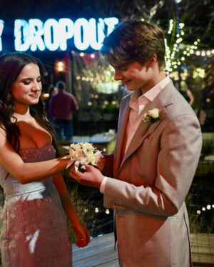 Madeleine McGraw Instagram - Winter formal 2025🩵

Thank you so much @chelseajaugustine for glamming me up!