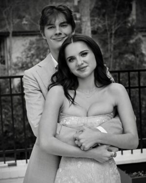 Madeleine McGraw Instagram - Winter formal 2025🩵

Thank you so much @chelseajaugustine for glamming me up!