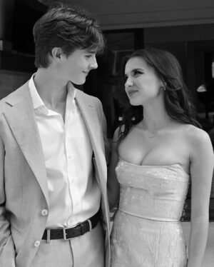 Madeleine McGraw Instagram - Winter formal 2025🩵

Thank you so much @chelseajaugustine for glamming me up!