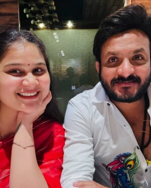 Madhu Reddy Instagram - Anniversary celebrations🎉 @madithatikrishnakishore @purvikaareddy 
Saree @suhaicollections 

#instagood #insta #instatravel #anniversary #anniversary #wedding #weddingdress #saree #sareelover #sareelovers #sareecollection #feed #reach #viral #viralpost #viralposts #viralinstagram #viralpage #pregnant #pregnacy #pregnancylife #food #photo #photoeveryday #bgm #music #telugu #teluguactress #teluguwedding #trendingreels #trend