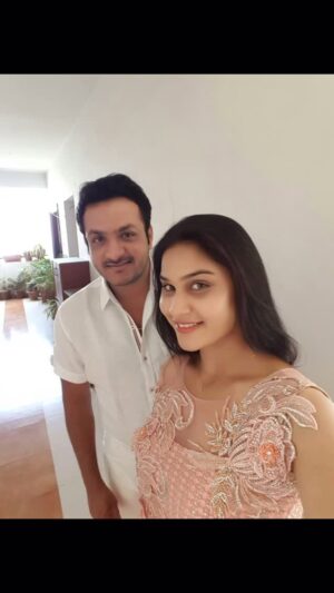 Madhu Reddy Instagram - Happy wedding anniversary my love ❤️ @madithatikrishnakishore 

#insta #instagram #instafashion #madhureddy_official #feed #anniversary #weddingphotography #wedding #anniversaries #anniversarygifts #pregnant #pregnacy #pregnancylife #pregnantbelly #memories #makingmemories #happy #husband #mother #wifeandhusband #marriedlife #married #trend #trendingnow #trendingsongs #music #relation #relationship #wifeandhusband #marraigephotography #feed #reach