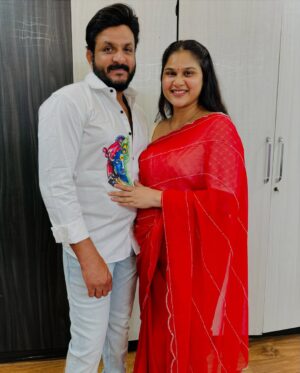 Madhu Reddy Instagram - Anniversary celebrations🎉 @madithatikrishnakishore @purvikaareddy 
Saree @suhaicollections 

#instagood #insta #instatravel #anniversary #anniversary #wedding #weddingdress #saree #sareelover #sareelovers #sareecollection #feed #reach #viral #viralpost #viralposts #viralinstagram #viralpage #pregnant #pregnacy #pregnancylife #food #photo #photoeveryday #bgm #music #telugu #teluguactress #teluguwedding #trendingreels #trend