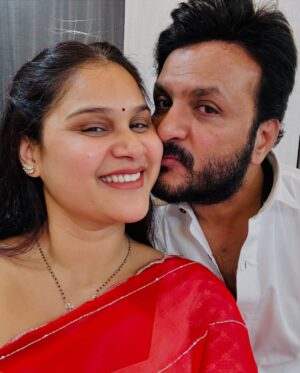 Madhu Reddy Instagram - Anniversary celebrations🎉 @madithatikrishnakishore @purvikaareddy 
Saree @suhaicollections 

#instagood #insta #instatravel #anniversary #anniversary #wedding #weddingdress #saree #sareelover #sareelovers #sareecollection #feed #reach #viral #viralpost #viralposts #viralinstagram #viralpage #pregnant #pregnacy #pregnancylife #food #photo #photoeveryday #bgm #music #telugu #teluguactress #teluguwedding #trendingreels #trend