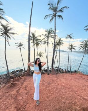 Madhumitha H Instagram - From my Favourite folder ☀️🌊
Scroll roll

#srilanka  #coconutbeach #favfolder #justslaying