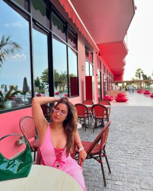 Madhura Naik Instagram - Just me, my flamingo, and endless ocean vibes. ☀️🦩Nothing but sun, salt, and pure bliss out here! Who else could float like this forever? 🌊✨

 #MyHappyPlace #FloatingThroughLife #SaltInMyHair #FlamingoMode #BeachBumDiaries