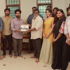 Madhuri Jain Instagram - Grateful is the word 🤍❤️

Need I say anything ? the picture says it all 🥺🤌🏻
Truly grateful for this one 🙏

#Mentalமனதில்

@selvaraghavan @gvprakash @gdinesh111 @21_arun @vijaimuruganrk @parallelunipic @shalinii_sakthivel @vishnu_vishwanat @sapna_kalra
