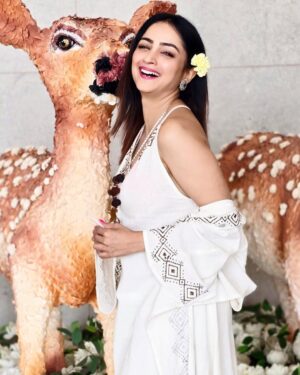 Madirakshi Mundle Instagram - Be grateful ❤️