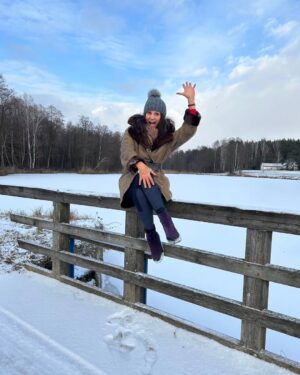 Małgorzata Pieczyńska Instagram - Na wsi prawdziwa zima🌬️❄️☃️A wy jesteście team zimowy czy raczej tropiki? 😜

#zima #zimanawsi #mazowieckawieś #mazowsze #weekendowyspacer