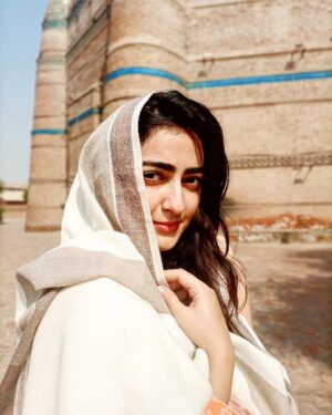 Maha Hasan Instagram - Hi. It's not Friday but Sundays can be mubarak too, right? ☺️