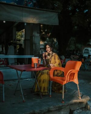 Maha Hasan Instagram - ‎💛نگاح ِ شوق

Muse: @its_mahahasan 
Jewelry: @buy_bae 
Saari: @hathghar 
Makeup & styling: @imashalmajeed 
Photographer: @nooriesthetics 

.
.
.
.
.
#brand #brandshoot #afghanjewellery #saari #saarilove #fashionblogger #fashion #blog #portrait #portraitphotography #branddesign #fashionstyle #portrait #clothingbrand #jewelry #afghanjewellery #blogger #blogoftheday #foryou #fashionshoot #fashionista #collaboration #campaign #clothingbrands #streetphotography #bazarphotography