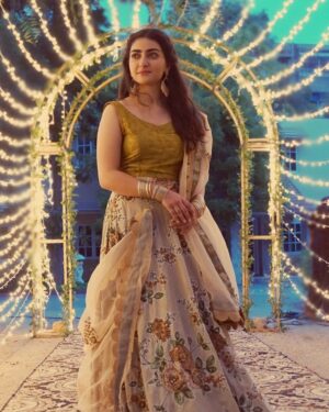 Maha Hasan Instagram - ✨

Outfit: @sanoberazfar 
Stylist: @sara.mazhar.73 
PR & Coordination: @sara.mazhar.73 
Jewelry: @bukhari_accessories
📷: Ghulam Abbas

#THKN #eyeconicmedia #hazaardastaanfilms #umerahahmed  #mahahasan  #sabaqamar #imranabbas #hariswaheed
