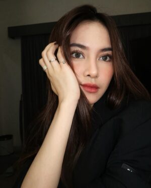 Mahalini Raharja Instagram - 🖤