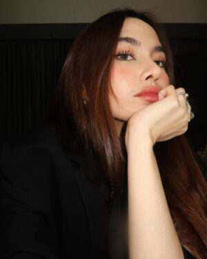 Mahalini Raharja Instagram - 🖤