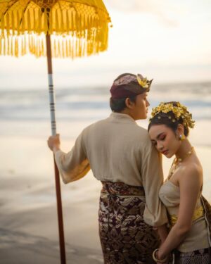 Mahalini Raharja Instagram - Susun cerita masa depan👫🏻

Photography @axioo @axioo.bali @emanuel_ak
Makeup @dhirmanputra 
Hairdo/headpiece @cahyadewibali
Jewelry @antarasilverbali
#beRMuara