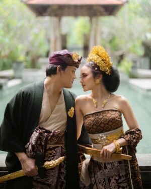 Mahalini Raharja Instagram - Susun cerita masa depan👫🏻

Photography @axioo @axioo.bali @emanuel_ak
Makeup @dhirmanputra 
Hairdo/headpiece @cahyadewibali
Jewelry @antarasilverbali
#beRMuara