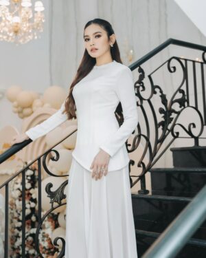 Mahalini Raharja Instagram - Kakak kakaknya selina kan? @rizkyfbian 😗

Onti @askyfebrianti maaci uda mau direpotin mepet mepet bikinin kita bertiga bajuww🫶🏻
