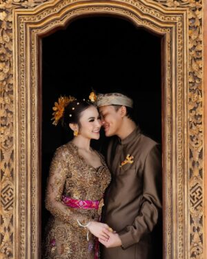 Mahalini Raharja Instagram - a day with gus iky<3

Photo & video @axioo
Attire @askyfebrianti
Headpiece  @arikcahyadewi @cahyadewibali