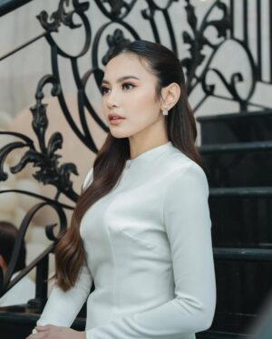 Mahalini Raharja Instagram - Kakak kakaknya selina kan? @rizkyfbian 😗

Onti @askyfebrianti maaci uda mau direpotin mepet mepet bikinin kita bertiga bajuww🫶🏻