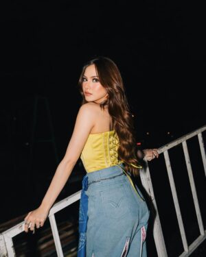 Mahalini Raharja Instagram - Hi i’m back!🐥🩵
Ga bisa move on dari @socialchic.id kemarin! LUAR BIASA semuanya seru BANGET!, thank u sm 1000000x✨