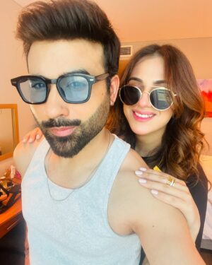 Maham Amir Instagram - AbuDhabi Dump 

#MahamAamir #FaizanShaikh #diljeetdosanjh #abudhabi #travelgram #travel2024 #diluminatitour2024